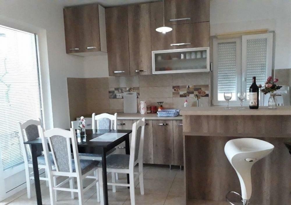 Apartment Iva Bijela Εξωτερικό φωτογραφία
